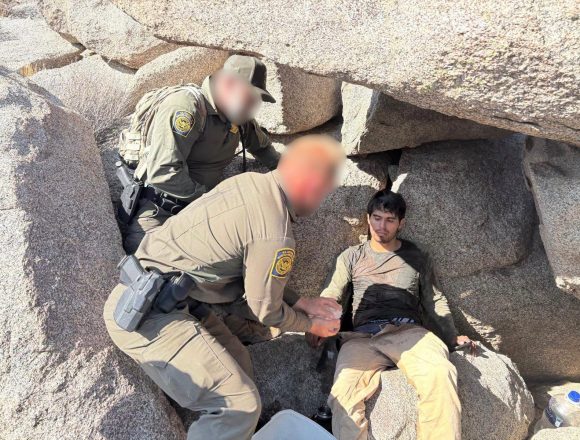 RESCATAN A MEXICANO TRAS PERMANECER DOS DÍAS PERDIDO EN EL DESIERTO DE CALIFORNIA
