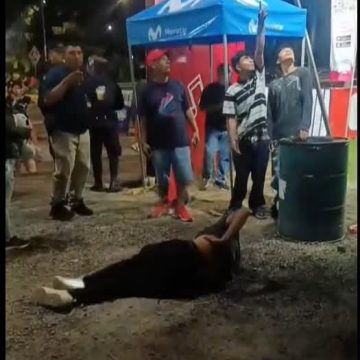 fun 1 HOMBRE CAE DE JUEGO MECÁNICO “CHICAGO” EN FUN CITY, SANTA TECLA