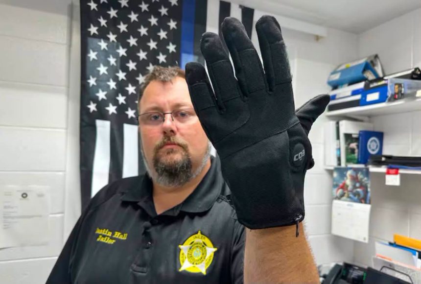 ICE ADJUDICA CONTRATO DE $16.7 MILLONES PARA COMPRAR 6,000 PARES DE GUANTES ELÉCTRICOS