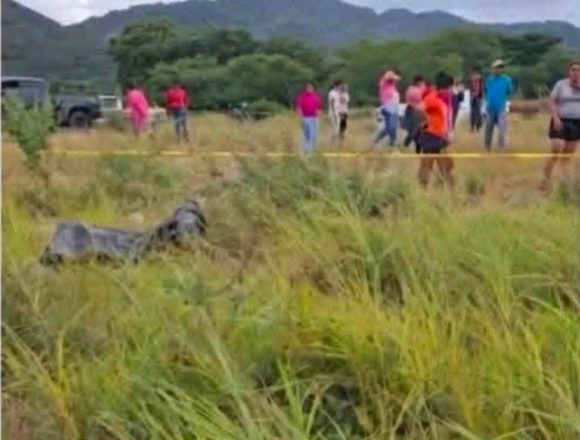 hondu 1 ENCUENTRAN SIN VIDA A JOVEN A LA ORILLA DE UNA CARRETERA EN HONDURAS