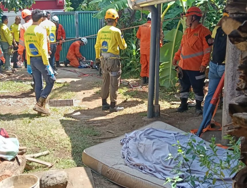 FINALIZAN LABORES DE RECUPERACIÓN DE PERSONA QUE MURIÓ AL CAER A UN POZO EN IZALCO