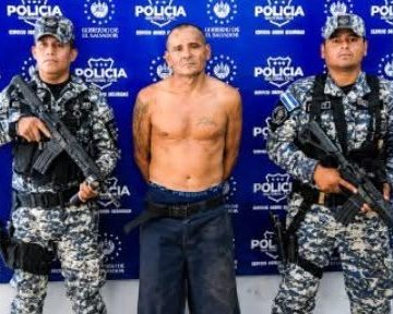 loco 23 CAPTURAN A HOMBRE TRAS ATRINCHERARSE Y AMENAZAR CON UN ARMA BLANCA A POLICÍAS EN CONCHAGUA