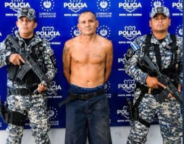 loco 23 CAPTURAN A HOMBRE TRAS ATRINCHERARSE Y AMENAZAR CON UN ARMA BLANCA A POLICÍAS EN CONCHAGUA