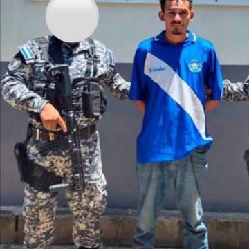 loco CAE HOMBRE ACUSADO DE ATACAR A PEDRADAS A UNA MUJER EN EL PORVENIR, SANTA ANA OESTE