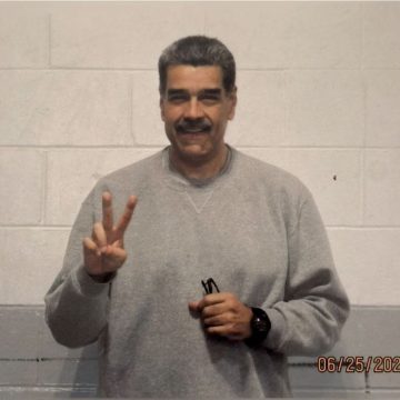 maduro 1 MADURO DESDE BROOKLYN: SONRISA, “V” DE VICTORIA Y MENSAJE DE “ESTAMOS FIRMES”