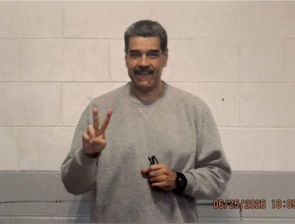 maduro 1 MADURO DESDE BROOKLYN: SONRISA, “V” DE VICTORIA Y MENSAJE DE “ESTAMOS FIRMES”