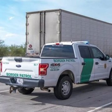 migra LA MIGRA DETIENE A 95 CAMIONEROS EN ARIZONA; LA MAYORÍA TENÍA LICENCIAS EMITIDAS EN CALIFORNIA