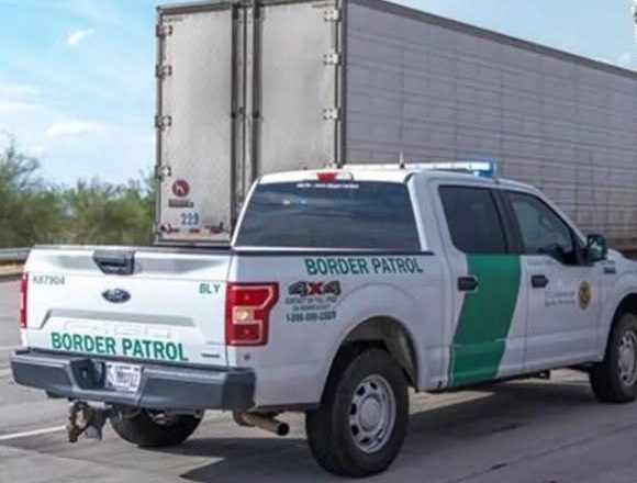migra LA MIGRA DETIENE A 95 CAMIONEROS EN ARIZONA; LA MAYORÍA TENÍA LICENCIAS EMITIDAS EN CALIFORNIA