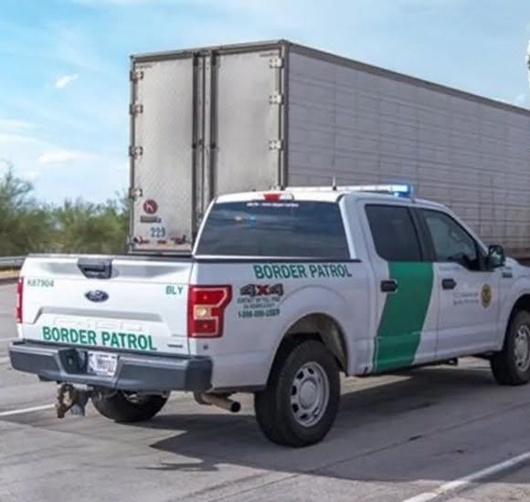 migra LA MIGRA DETIENE A 95 CAMIONEROS EN ARIZONA; LA MAYORÍA TENÍA LICENCIAS EMITIDAS EN CALIFORNIA