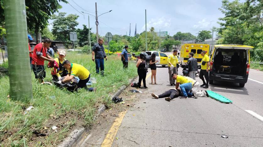 muerta 1 MUJER FALLECE EN ACCIDENTE DE MOTOCICLETA SOBRE LA TRONCAL DEL NORTE