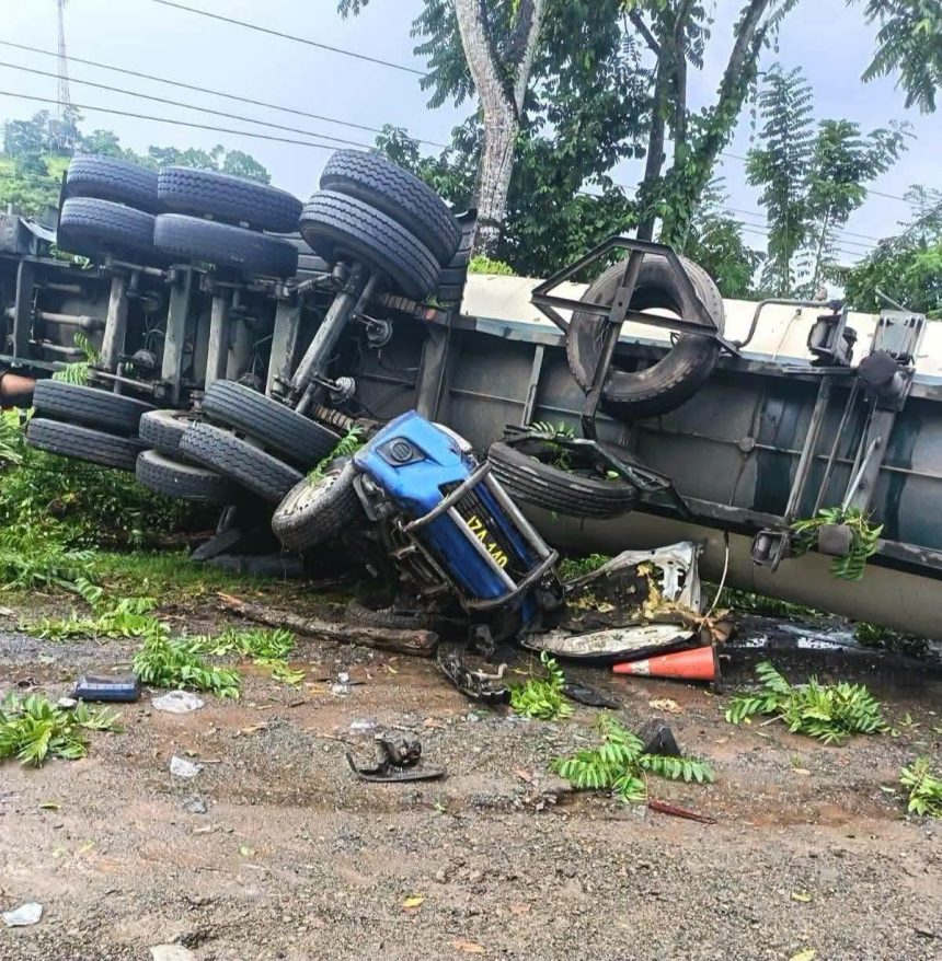 pipa 1 DOS AGENTES DE LA PNC MUEREN Y TRES RESULTAN HERIDOS TRAS ACCIDENTE CON CISTERNA EN MORALES, IZABAL