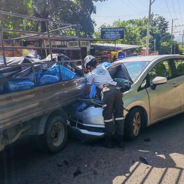 TRABAJADOR MUERE TRAS SER ATROPELLADO MIENTRAS DESCARGABA AGUA EN QUEZALTEPEQUE