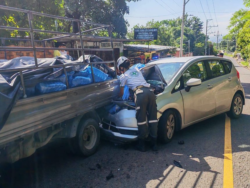 TRABAJADOR MUERE TRAS SER ATROPELLADO MIENTRAS DESCARGABA AGUA EN QUEZALTEPEQUE