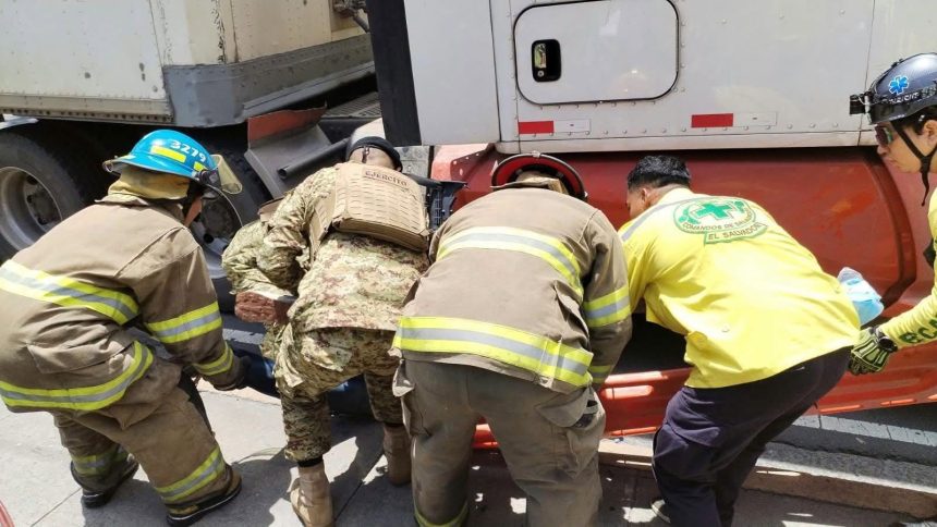 HOMBRE FALLECE TRAS SER ATROPELLADO POR UNA RASTRA EN EL BULEVAR DEL EJÉRCITO
