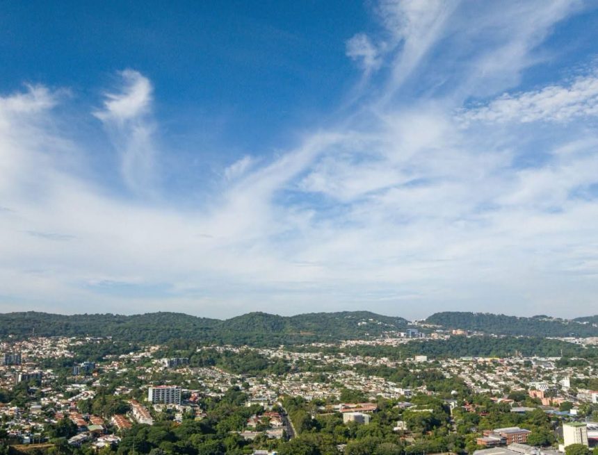 sol VIERNES CALUROSO Y CON POSIBILIDAD DE LLUVIAS Y TORMENTAS EN VARIOS SECTORES DE EL SALVADOR