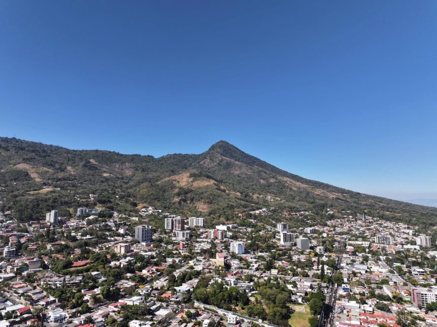 volcan PRONOSTICAN MUCHO CALOR Y TORMENTAS PARA ESTE LUNES 31 DE AGOSTO EN EL SALVADOR