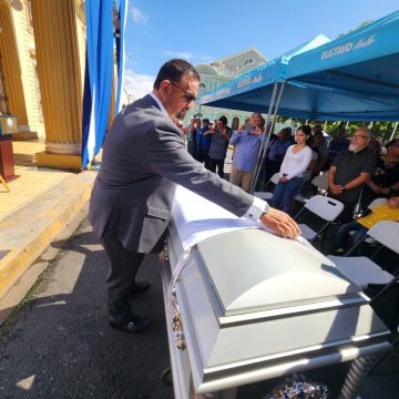 1 SANTA ANA CENTRO RINDE HOMENAJE PÓSTUMO AL EXALCALDE ORLANDO MENA