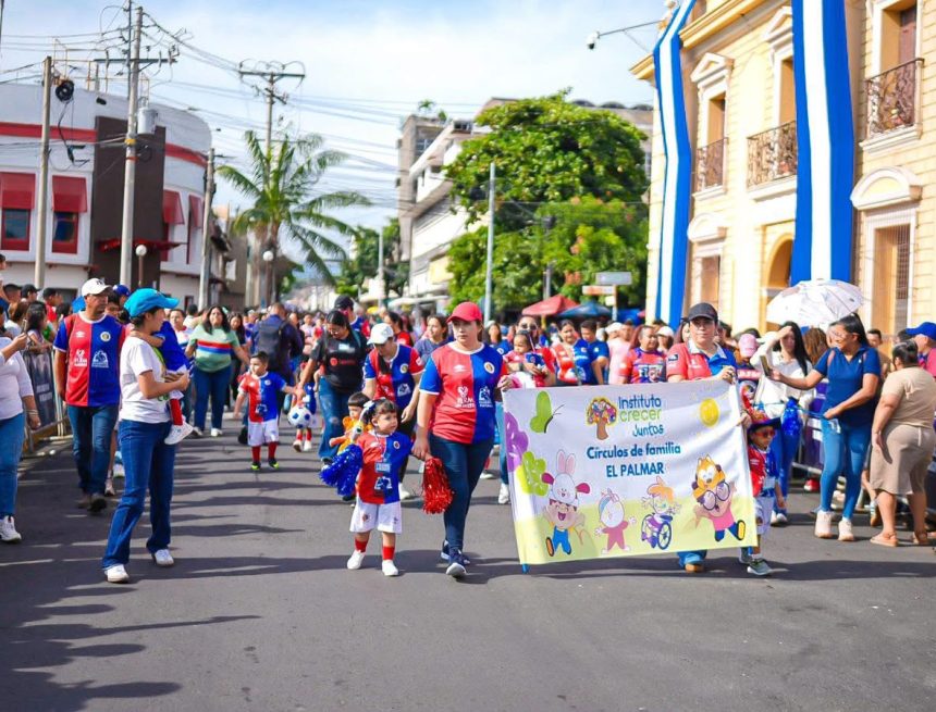 PEQUEÑOS PATRIOTAS DE SANTA ANA CENTRO CELEBRAN LA INDEPENDENCIA CON DESFILE