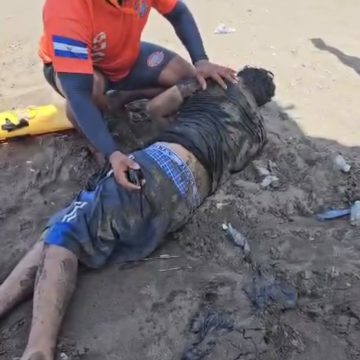 PROTECCIÓN CIVIL REALIZÓ RESCATES ACUÁTICOS EN PLAYAS COSTA AZUL Y SAN BLAS; REPORTAN UN DESAPARECIDO