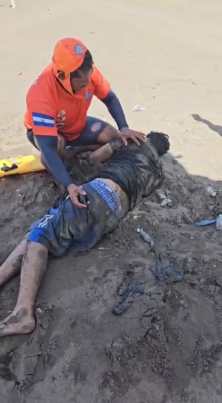 BOLO 1 PROTECCIÓN CIVIL REALIZÓ RESCATES ACUÁTICOS EN PLAYAS COSTA AZUL Y SAN BLAS; REPORTAN UN DESAPARECIDO