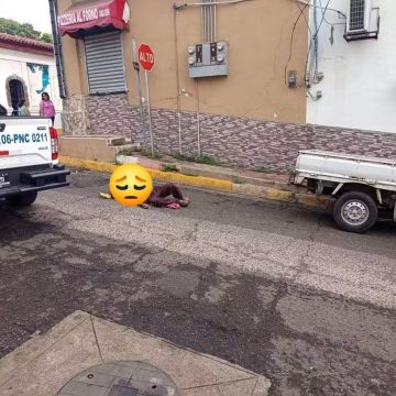 IZALCO 2 HOMBRE FALLECE TRAS CAER AL SUELO EN EL CENTRO DE IZALCO,SONSONATE