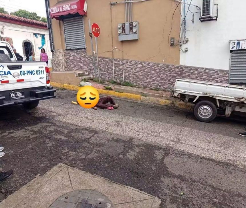 IZALCO 2 HOMBRE FALLECE TRAS CAER AL SUELO EN EL CENTRO DE IZALCO,SONSONATE