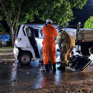 MUERTO 1 UNA PERSONA FALLECIÓ Y OTRA MÁS RESULTÓ LESIONADA EN UN ACCIDENTE DE TRÁNSITO EN LA LABOR, AHUACHAPÁN