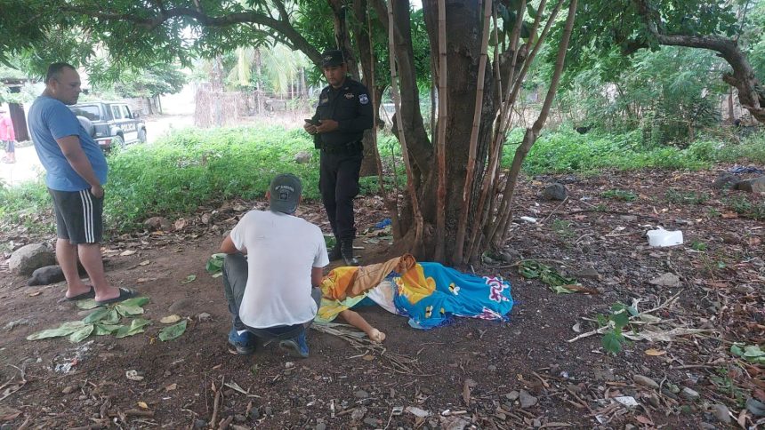 MUJER DE 66 AÑOS FALLECE MIENTRAS PASTOREABA SUS CABRAS EN EL CANTÓN CARA SUCIA EN AHUACHAPÁN SUR