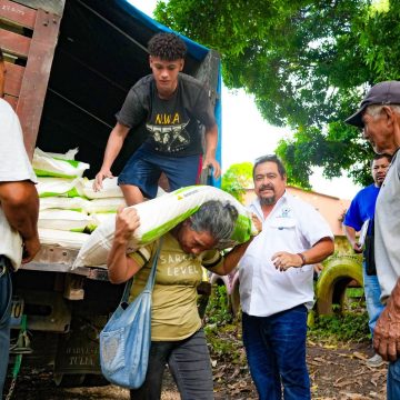 ALCALDÍA DE SANTA ANA CENTRO ENTREGA ABONO Y BRINDA APOYO CON LA ENTREGA DE INSUMOS AGRÍCOLAS A PRODUCTORES SANTANECOS