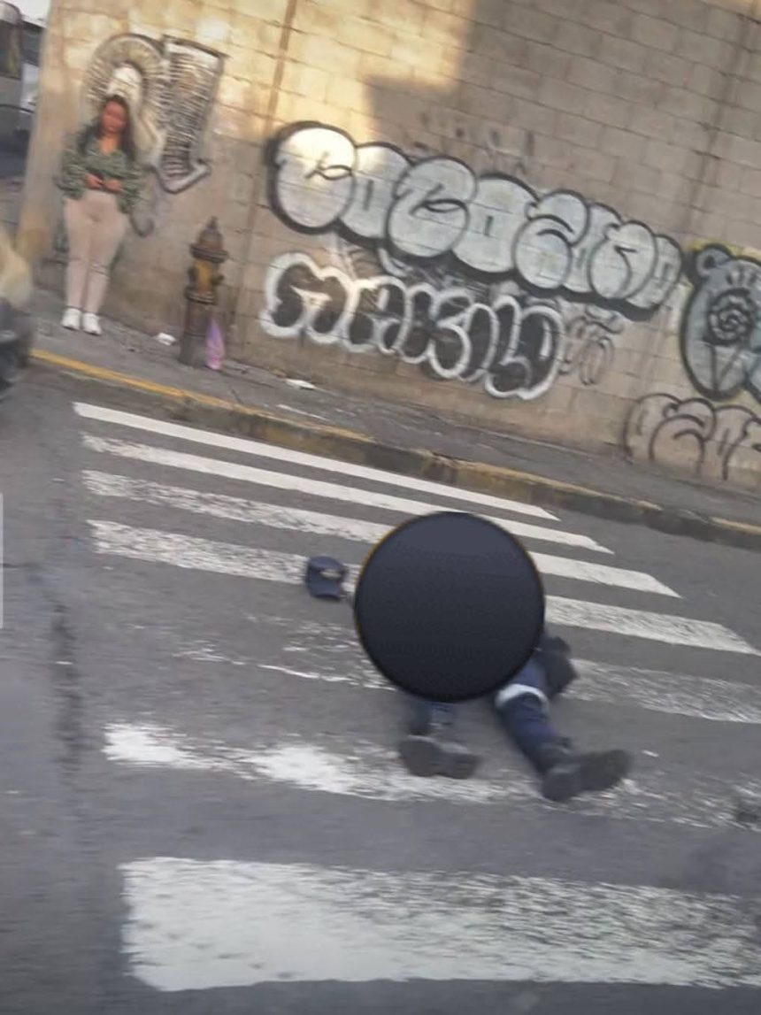 agente 1 AGENTE DE TRÁNSITO DE LA PNC RESULTA ATROPELLADO EN EL CENTRO DE SAN SALVADOR