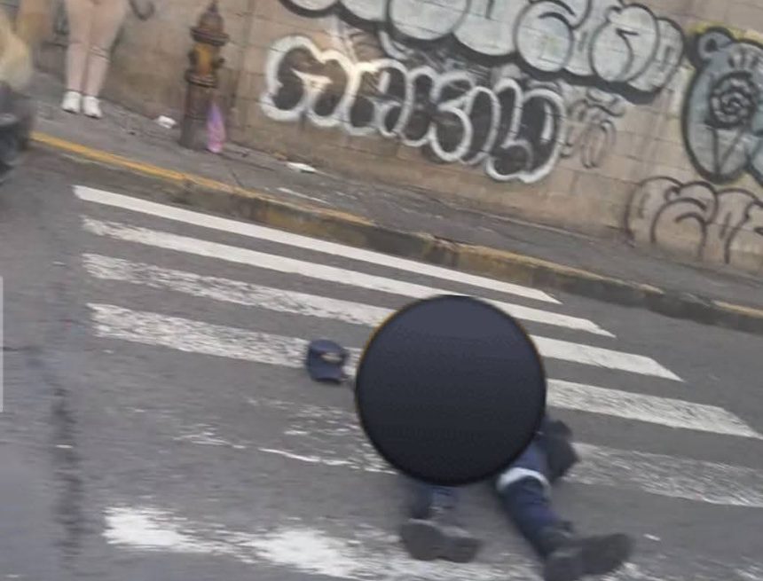 agente 1 AGENTE DE TRÁNSITO DE LA PNC RESULTA ATROPELLADO EN EL CENTRO DE SAN SALVADOR