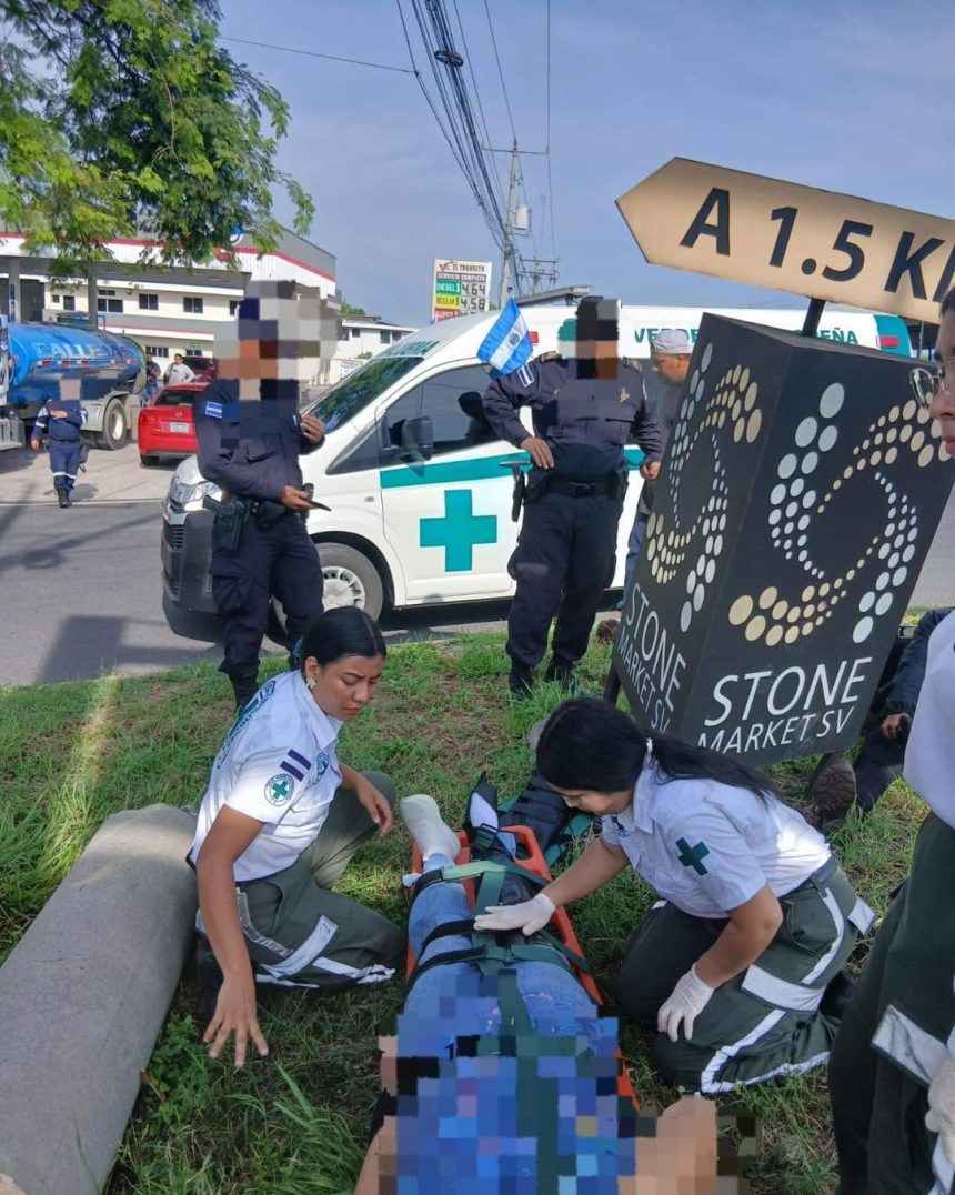 DOS PERSONAS RESULTAN LESIONADAS TRAS ACCIDENTE EN MOTOCICLETA EN LOURDES, COLÓN