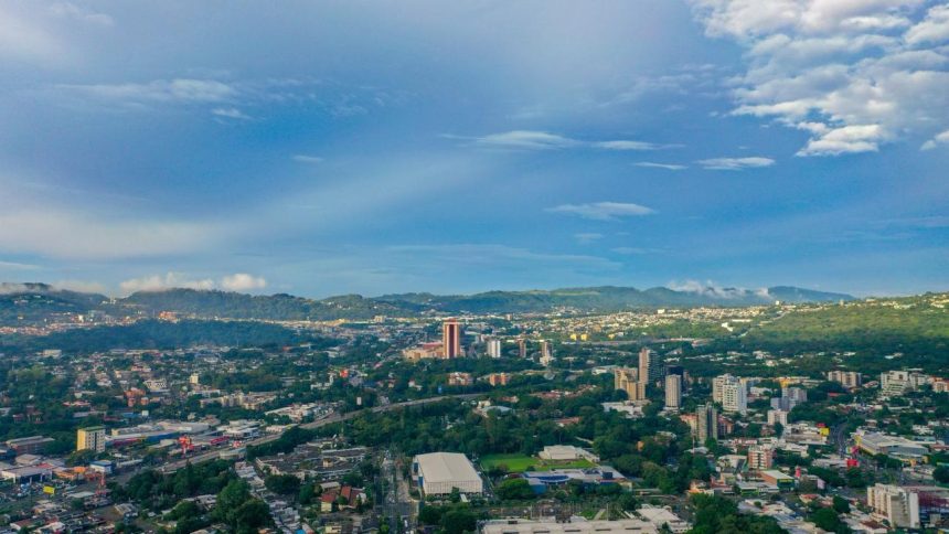 clima 33 MARN PREVÉ LLUVIAS Y TORMENTAS EN DISTINTAS ZONAS DE EL SALVADOR ESTE LUNES