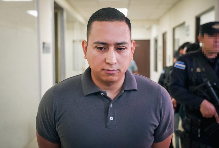 EXFISCAL AUXILIAR JOSÉ ADRIÁN SOLÓRZANO PERMANECERÁ DETENIDO POR CASO DE COHECHO
