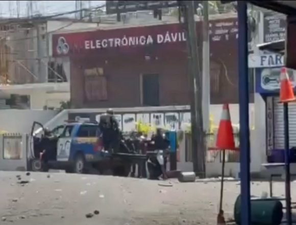 guate 1 ENFRENTAMIENTO ENTRE ANTIMOTINES Y MANIFESTANTES DEJA PERSONAS LESIONADAS EN GUATEMALA
