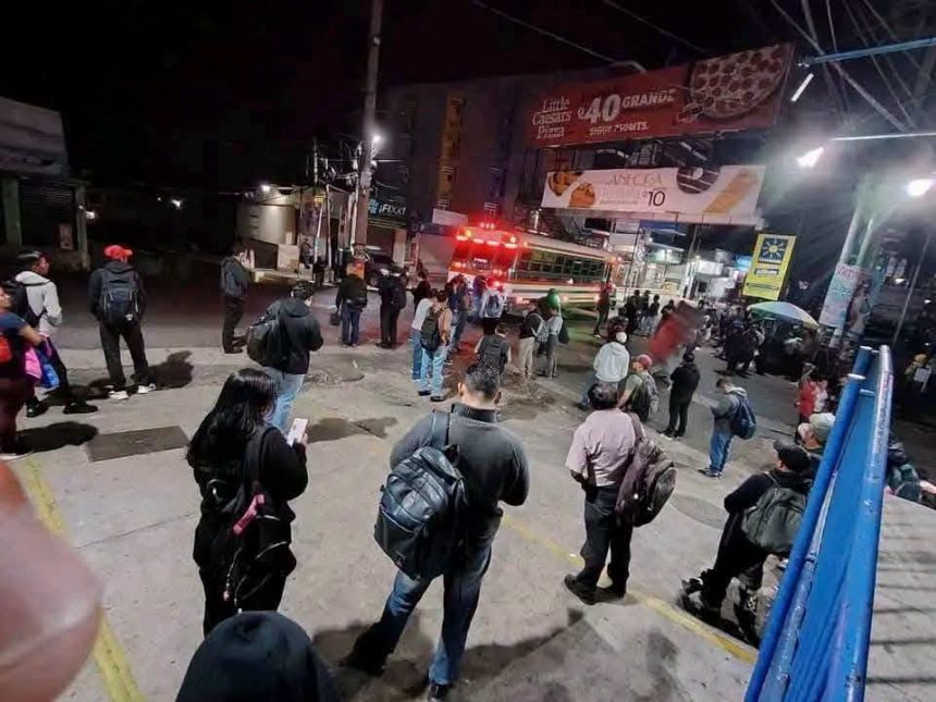 guate 1 BLOQUEAN RUTA HACIA EL SALVADOR POR PROTESTA CONTRA EL ALZA DE LOS COMBUSTIBLES EN GUATEMALA