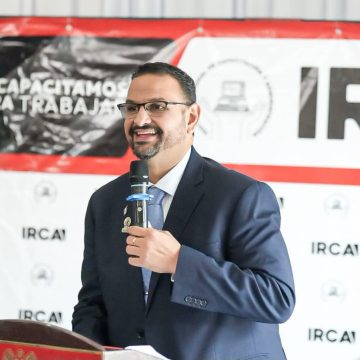 ALCALDE DE SANTA ANA CENTRO PARTICIPA EN GRADUACIÓN DE TÉCNICOS VOCACIONALES DEL IRCA