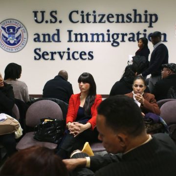 jueza JUEZ FRENA TEMPORALMENTE NUEVAS RESTRICCIONES DE TRUMP PARA VISAS