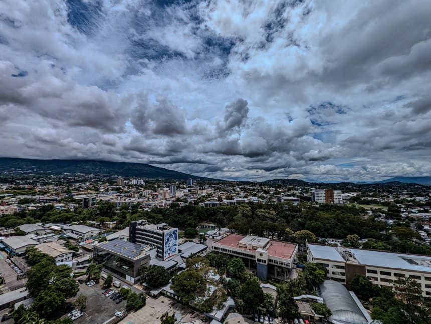 PRONOSTICAN LLUVIAS Y TORMENTAS PARA ESTE JUEVES EN VARIOS SECTORES DE EL SALVADOR