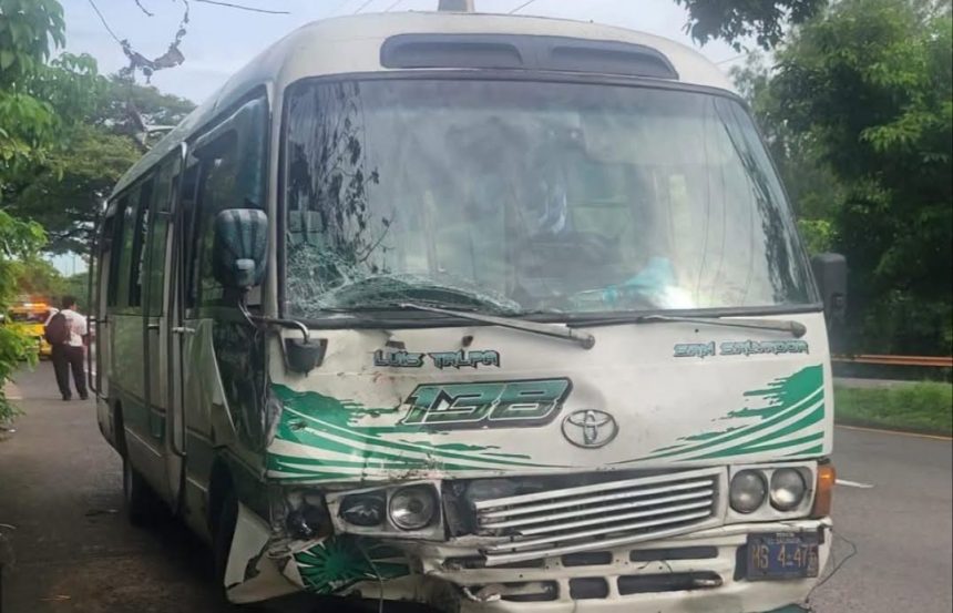 CUATRO PERSONAS RESULTAN LESIONADAS TRAS COLISIÓN EN LA AUTOPISTA A COMALAPA