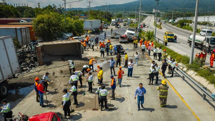 prote 1 ACCIDENTE MÚLTIPLE EN EL REDONDEL INTEGRACIÓN DEJA UNA PERSONA FALLECIDA Y SIETE LESIONADAS