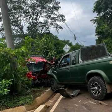 qute 1 ACCIDENTE ENTRE MOTOTAXI Y PICK UP DEJA CUATRO LESIONADOS EN JUJUTLA