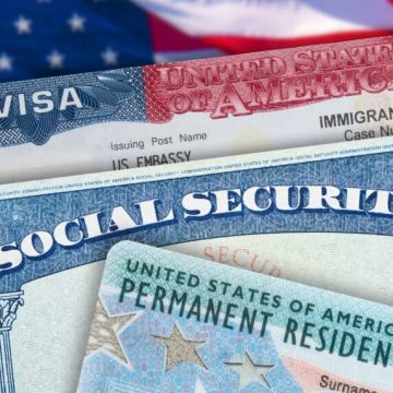 tarjeta NUEVA YORK DEMANDA AL GOBIERNO DE TRUMP PARA FRENAR REGLA QUE PODRÍA AFECTAR LAS GREEN CARDS