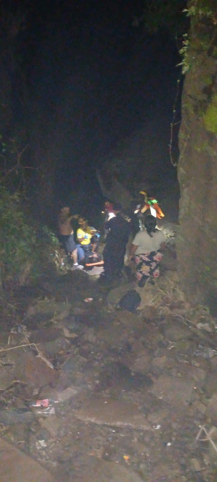 tepe 1 RESCATAN A PERSONA TRAS CAER A UN BARRANCO EN TEPECOYO