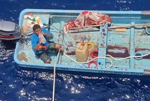PESCADOR SOBREVIVE UNA SEMANA A LA DERIVA EN EL MAR FRENTE A LAS COSTAS DE OAXACA