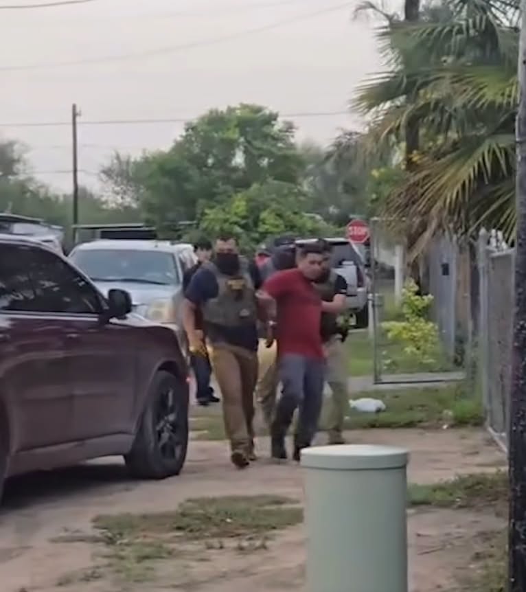 1 PADRE DE SIETE HIJOS ES DETENIDO POR AGENTES DE ICE EN SU PROPIEDAD EN TEXAS
