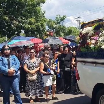 EN ACAJUTLA,SONSONATE DESPIDIERON A OWEN MORALES, JOVEN DE 17 AÑOS FALLECIDO EN ACCIDENTE