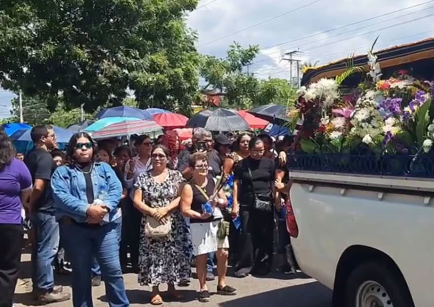 Screenshot EN ACAJUTLA,SONSONATE DESPIDIERON A OWEN MORALES, JOVEN DE 17 AÑOS FALLECIDO EN ACCIDENTE