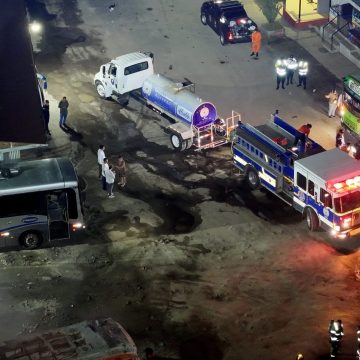 1 ALCALDÍA DE SANTA ANA CENTRO APOYA LABORES PARA SOFOCAR INCENDIO EN TERMINAL ATENSA