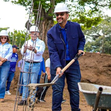 1 ALCALDE GUSTAVO ACEVEDO COLOCA LA PRIMERA PIEDRA PARA CONSTRUCCIÓN DEL POLIDEPORTIVO PLANES DE LA LAGUNA KUAT-TEPEC